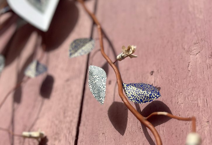 AlexHackett-Carrousel-5-Funeraire-Decors-Fleurs-Papier-Porcelaine-730x500