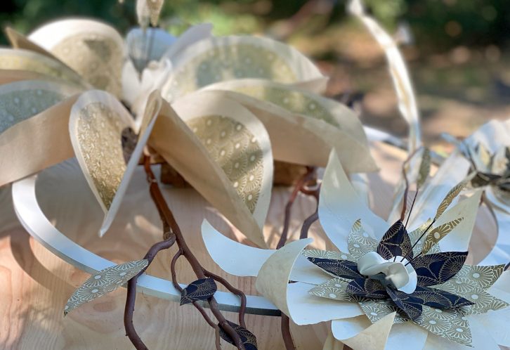 AlexHackett-Carrousel-6-Funeraire-Decors-Fleurs-Papier-Porcelaine-730x500