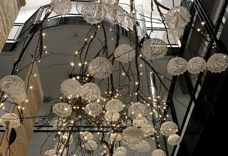AlexHackett-Sur_Mesure-Fleurs-Dentelle-Hotel-Espace-Restaurant