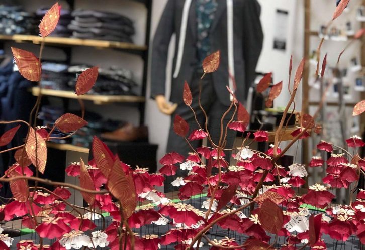 AlexHackett-Sur_Mesure-Fleurs-Tableau-Rouge-Hotel-Espace-Restaurant